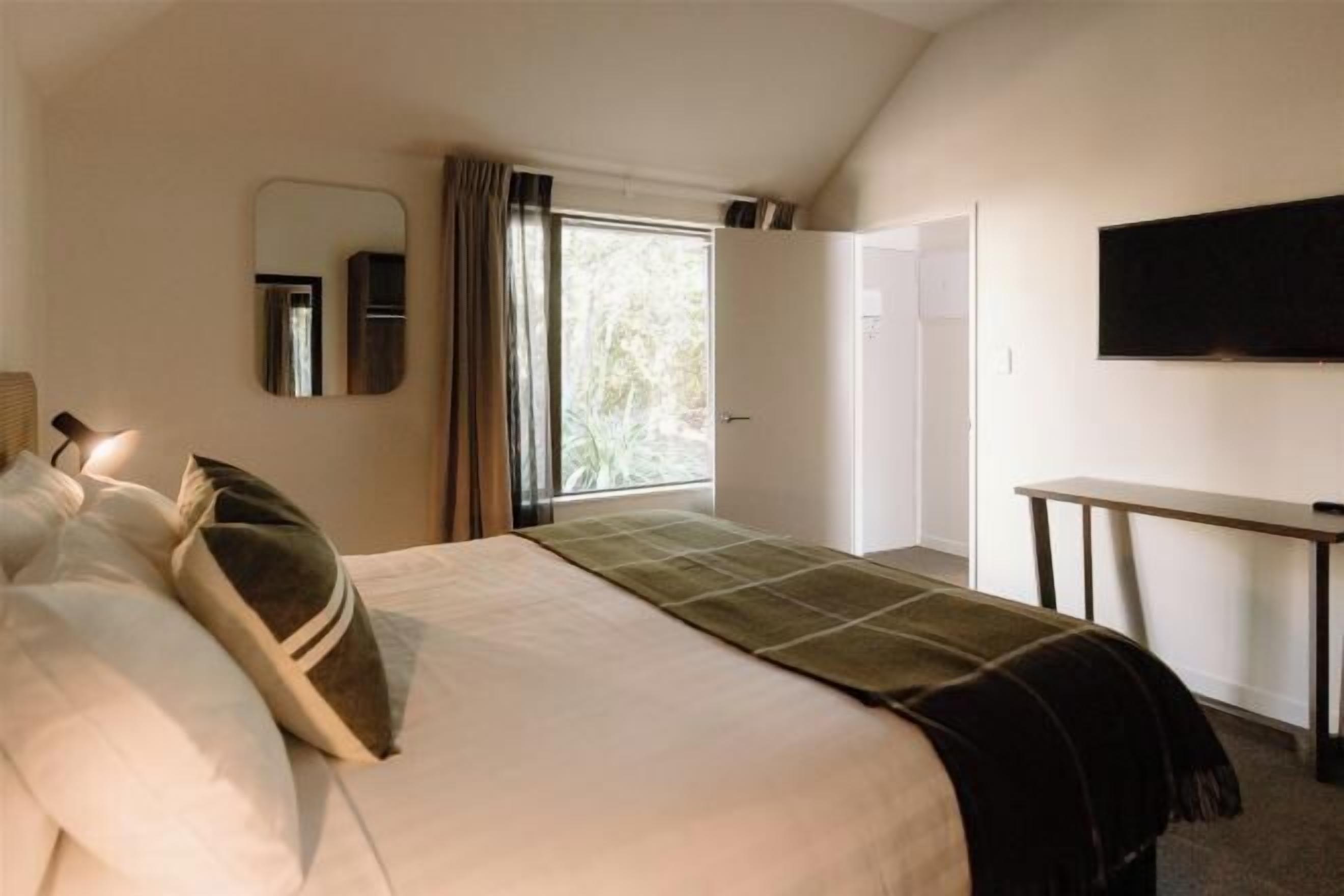 客房內保險箱、書桌、熨斗/熨衣板、免費無線上網