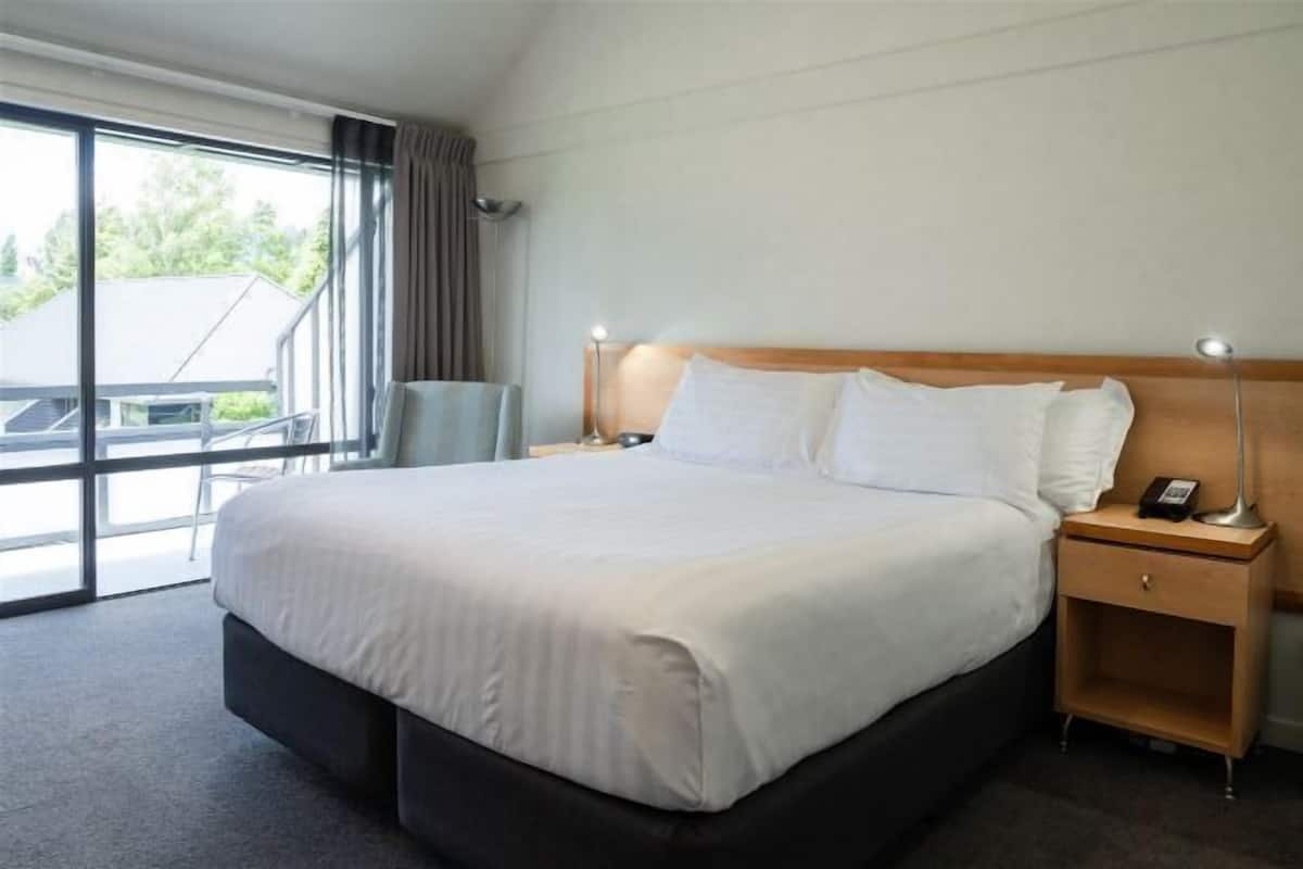 2 bedrooms, in-room safe, desk, iron/ironing board