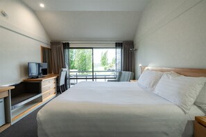 Hotel Room | In-room safe, desk, iron/ironing board, free WiFi - Edgewater (Wanaka)