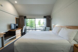 客房 (Hotel) | 客房内保险箱、办公桌、熨斗/熨衣板、免费 WiFi