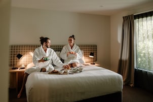 Premium Suite | In-room safe, desk, iron/ironing board, free WiFi
