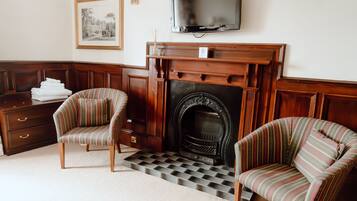 华丽双人房, 1 张双人床, 海港景观 | 办公桌、熨斗/熨板、免费 WiFi、床单