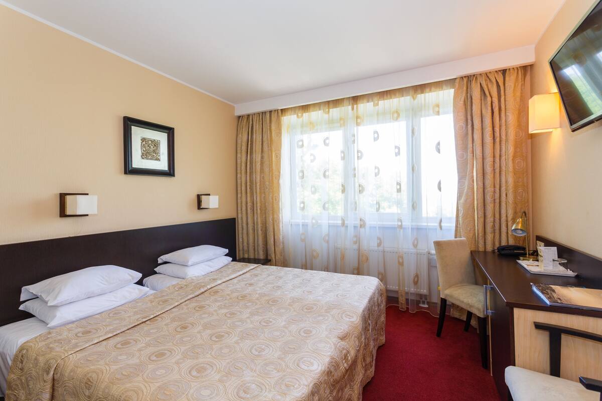 Standard Room, Sea View | Hypo-allergenic bedding, desk, free WiFi, bed sheets