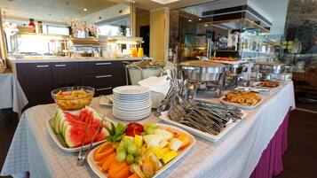 Free daily buffet breakfast