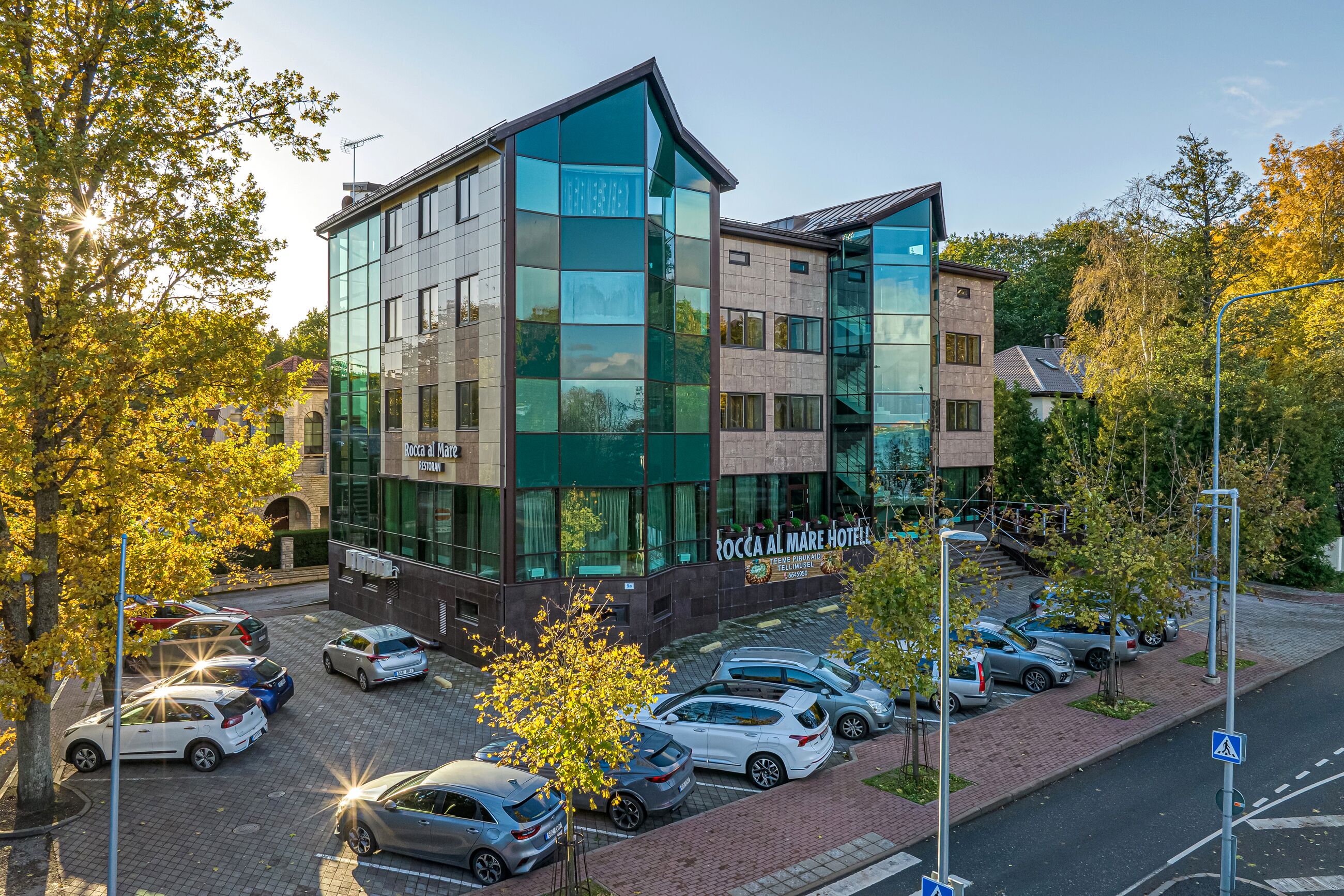 مواقف سيارات مجانية