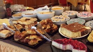 A buffet with various food items and desserts. - Cordon del Plata (Mendoza)