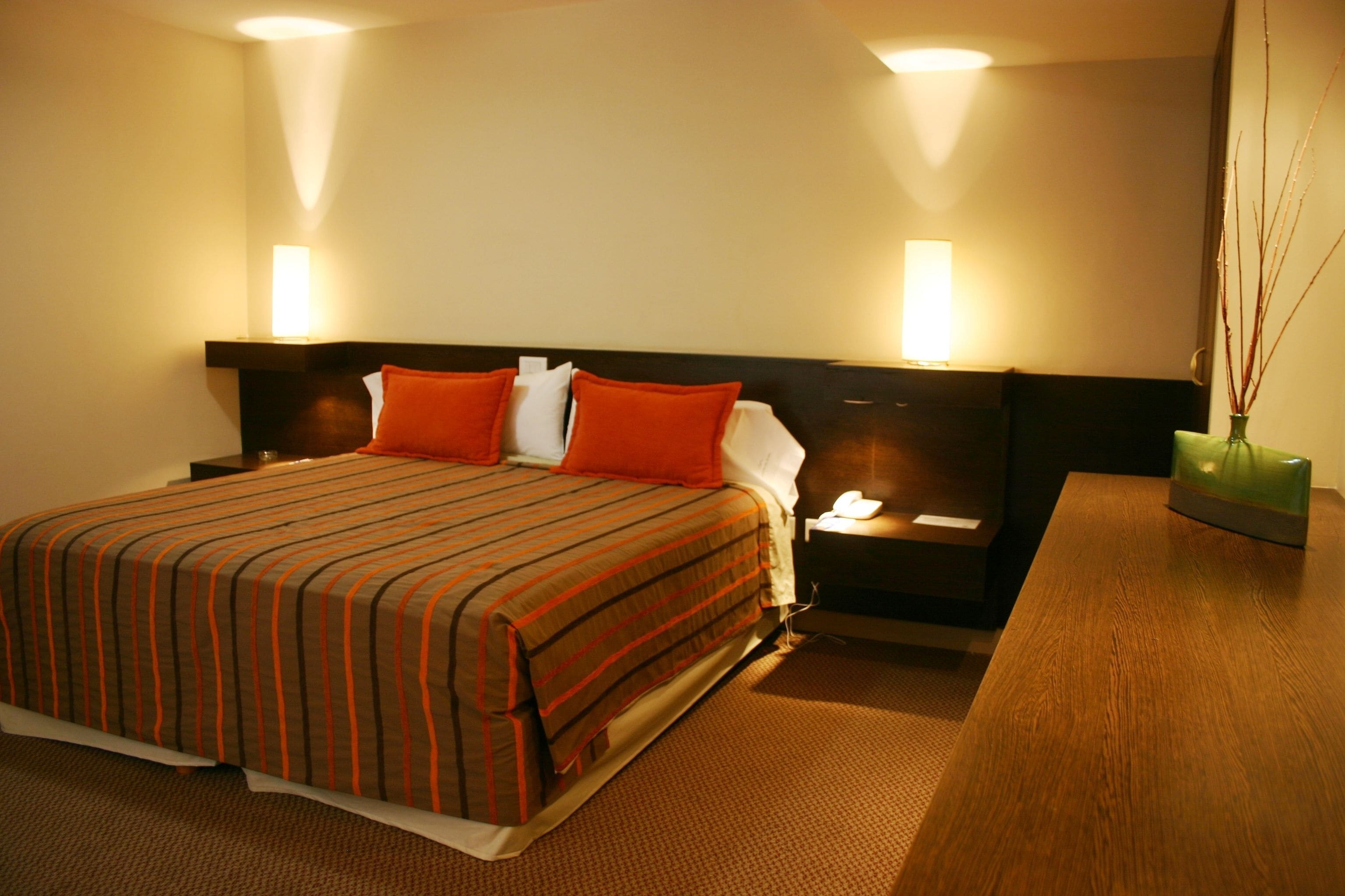 Deluxe tweepersoonskamer | Een kluis op de kamer, gratis babybedden, gratis wifi