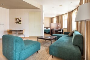 Deluxe Double or Twin Room, Non Smoking, Kitchenette | Living area