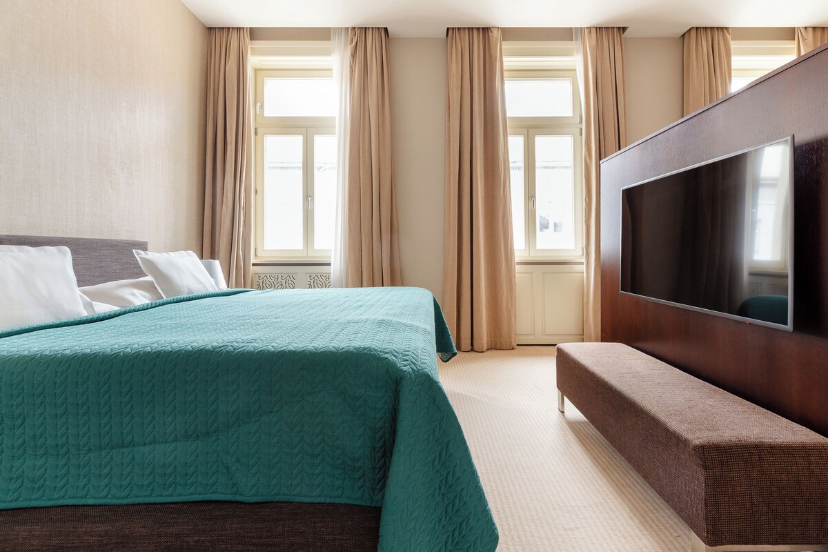 Executive Double or Twin Room, Non Smoking | Premium bedding, in-room safe, desk, laptop workspace