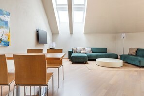 Apartment | Living area | Smart TV - Roset Hotel & Residence (Bratislava)