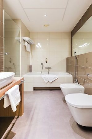 Apartment | Bathroom | Combined shower/tub, hair dryer, bathrobes, slippers - Roset Hotel & Residence (Bratislava)