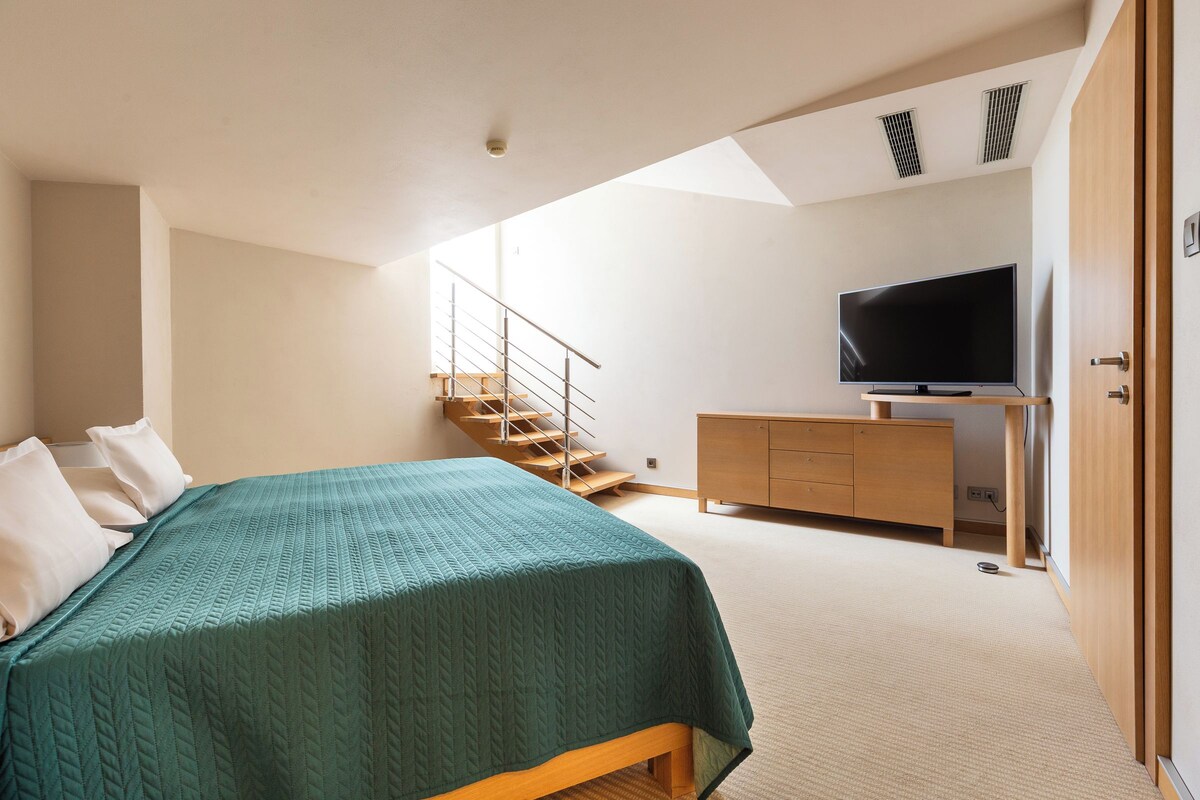 Apartment, Balcony, City View | Premium bedding, in-room safe, desk, laptop workspace