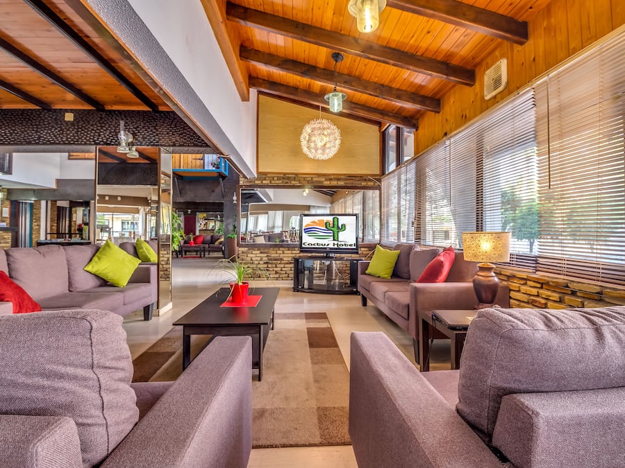 Área de estar no saguão