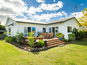 Deluxe Villa | Terrace/patio - Tudor Park Motel (Gisborne)