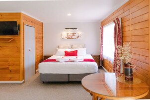 Desk, laptop workspace, iron/ironing board, free WiFi