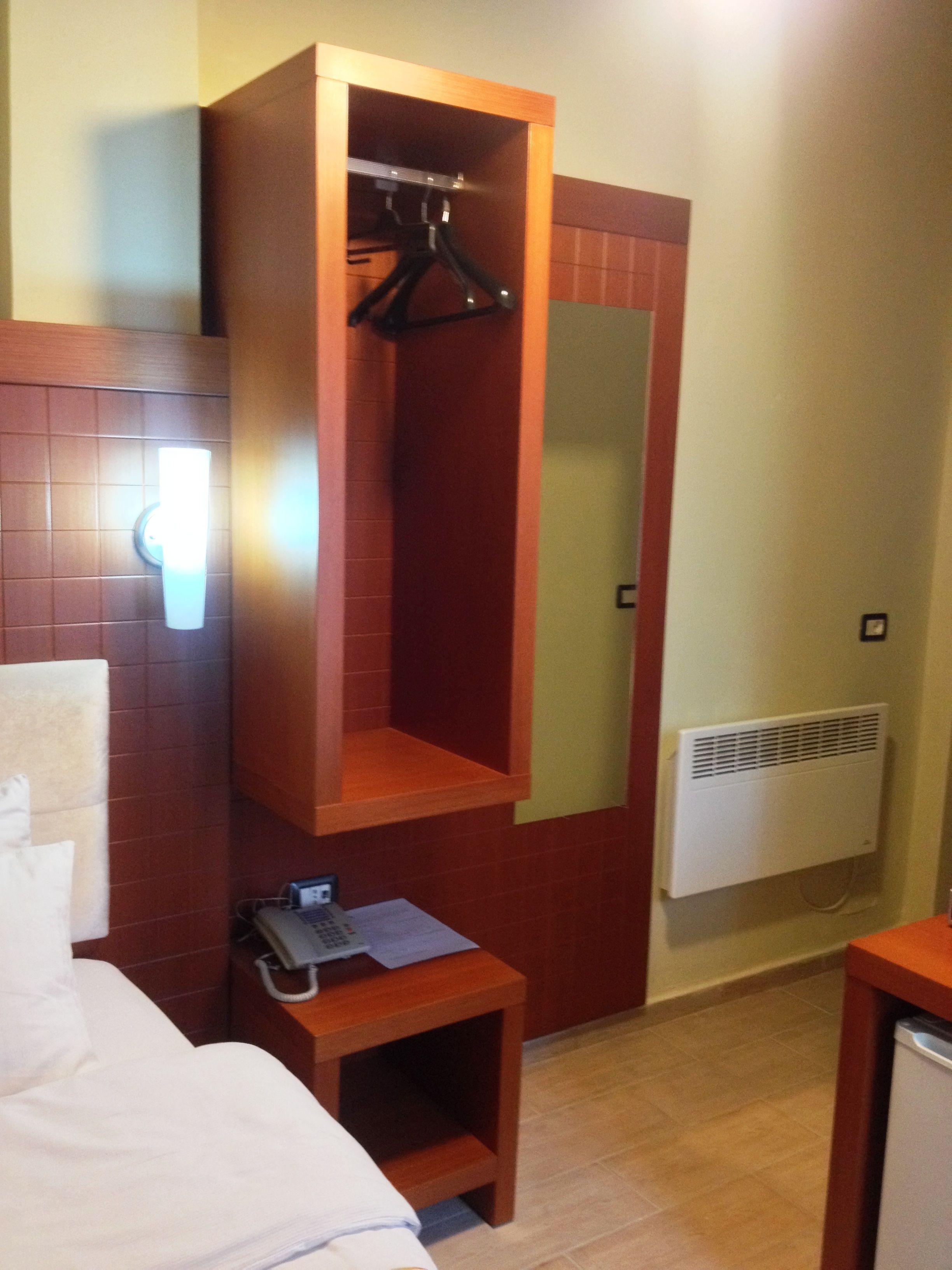 economy single room, 1 single bed | room amenity