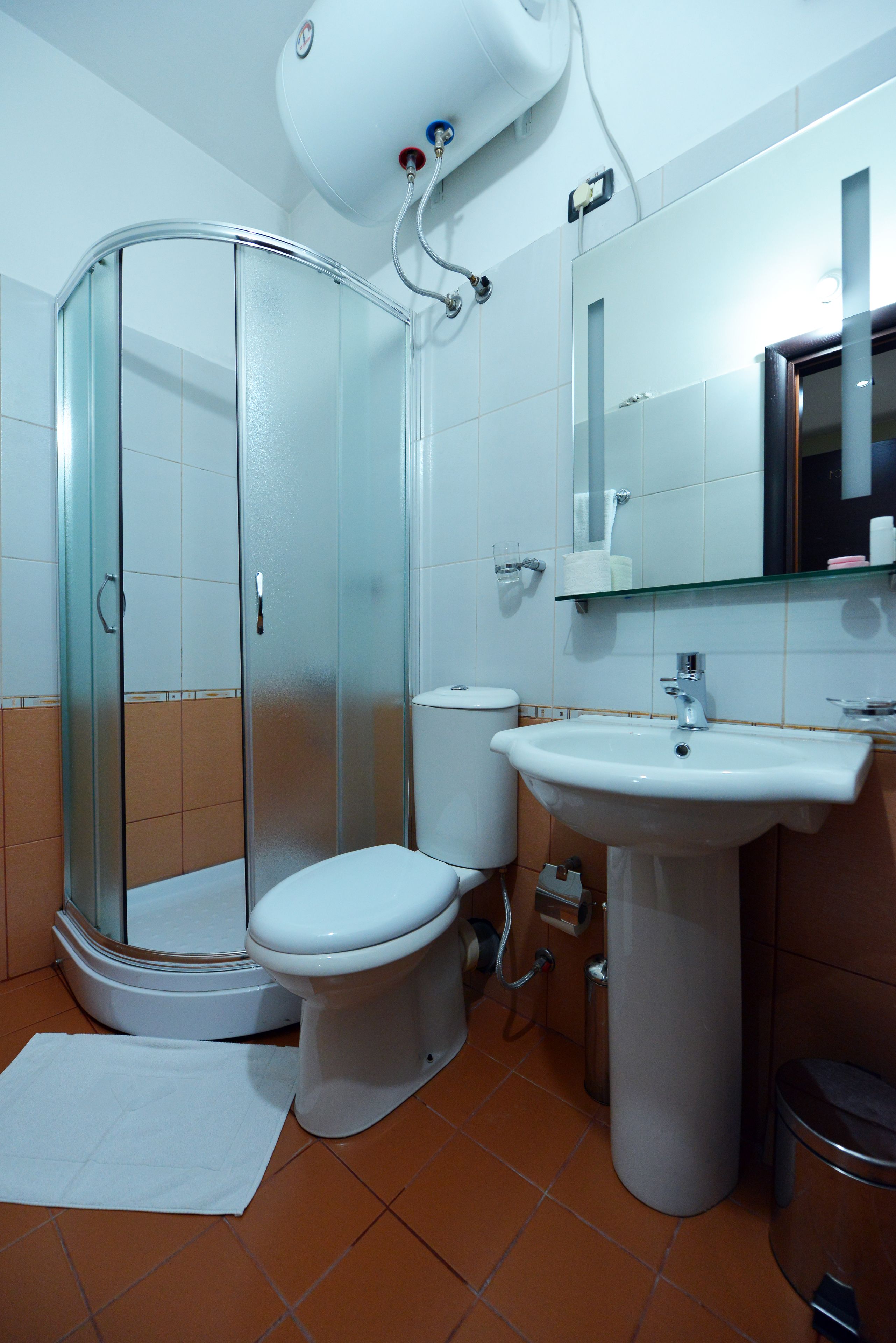 shower, rainfall showerhead, free toiletries, hair dryer