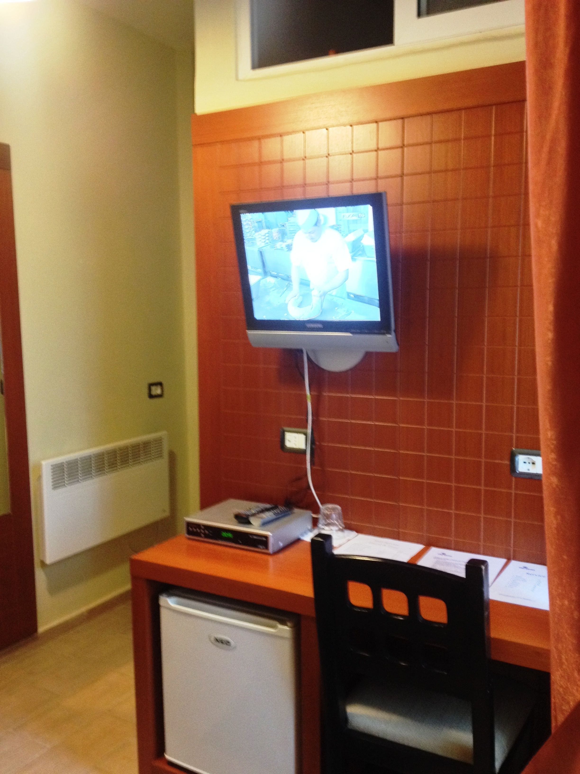 economy single room, 1 single bed | room amenity