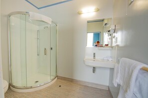 Combined shower/tub, designer toiletries, hair dryer, towels