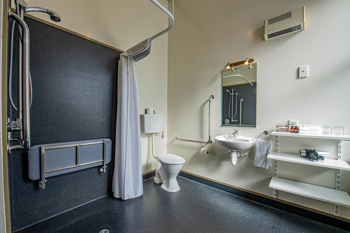 combined shower/bathtub, designer toiletries, hair dryer, towels