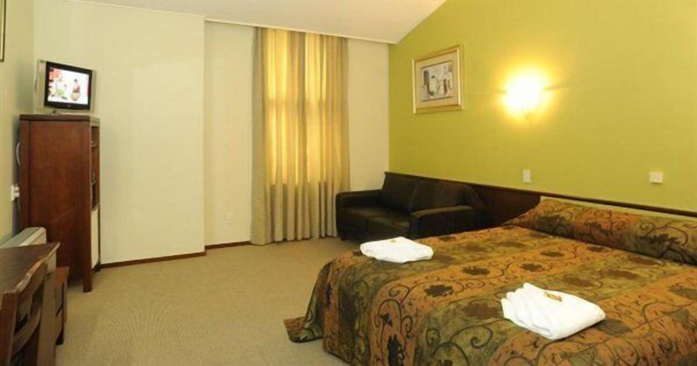 executive studio | hypo-allergenic bedding, in-room safe, individually decorated