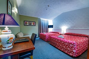 Standard Twin Room | Hypo-allergenic bedding, in-room safe, individually decorated - Victoria Railway Hotel (Invercargill)