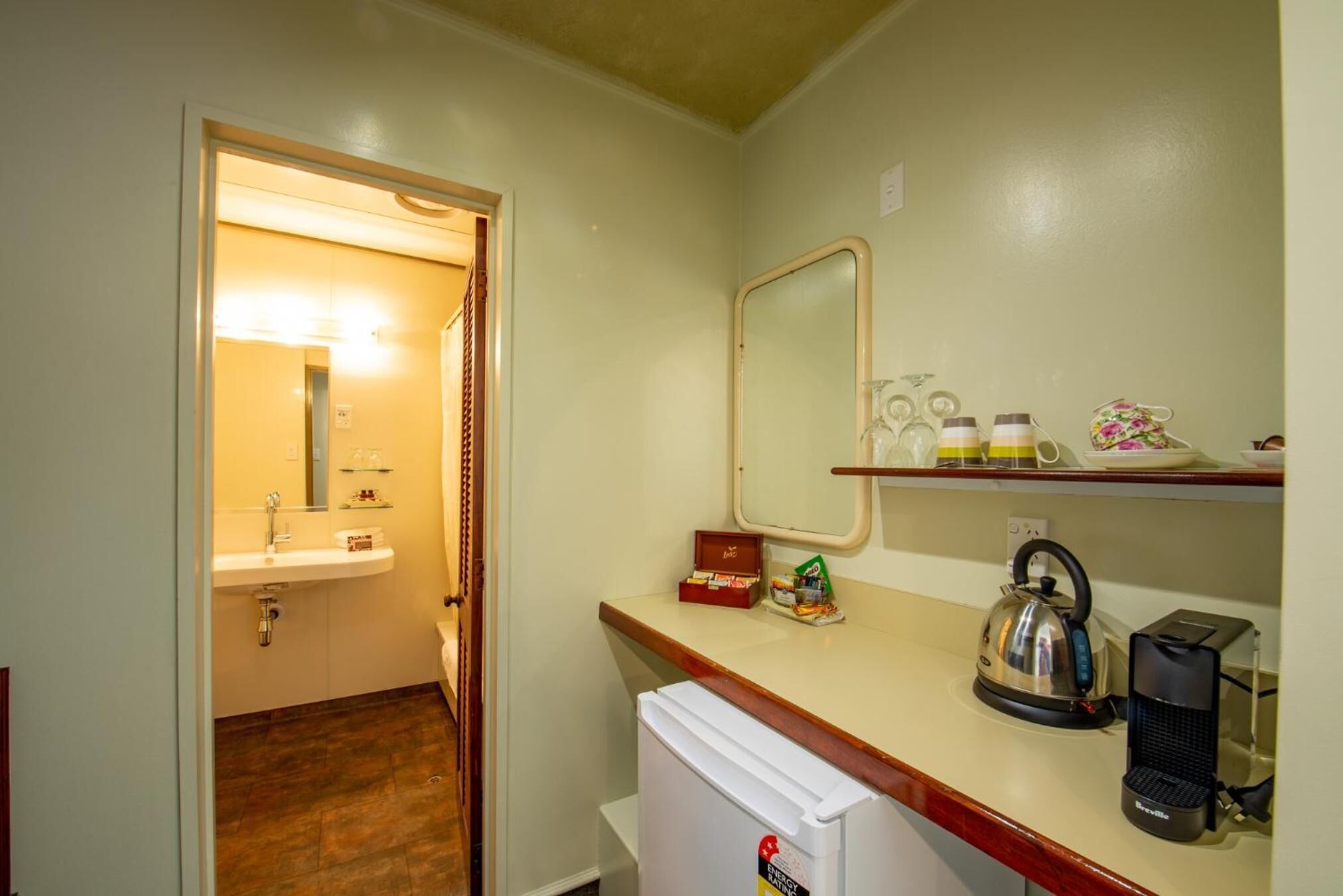 fridge, microwave, coffee/tea maker