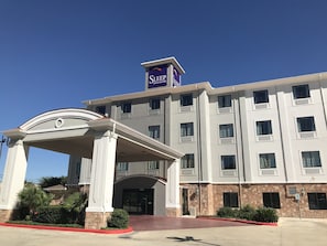 Front of property - Sleep Inn & Suites at Six Flags (San Antonio)