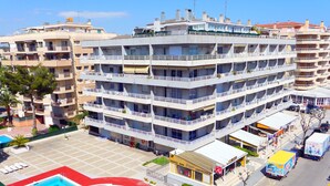 施設の正面