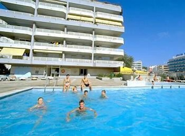 Front of property - Zahara Apartments (Salou)