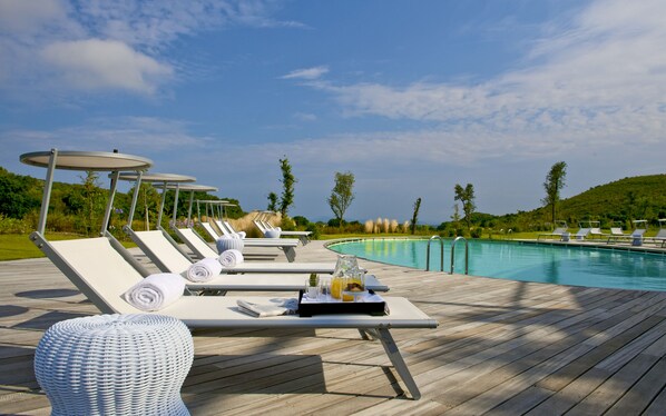 Indoor pool, seasonal outdoor pool, pool loungers