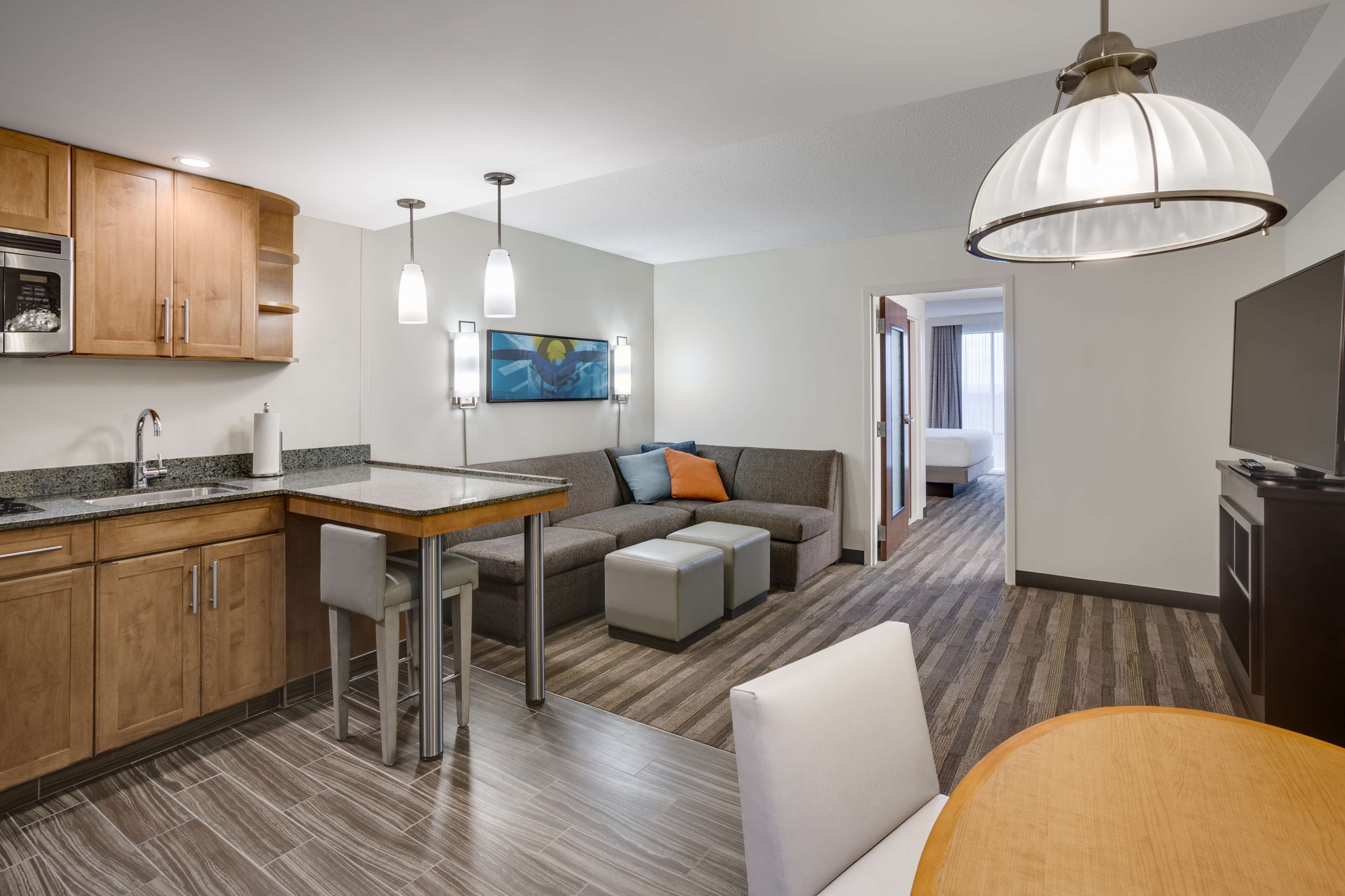 スタンダード スイート 1 ベッドルーム | 高級寝具、羽毛の掛け布団、セーフティボックス (室内)、デスク