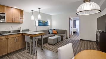 Standard Suite, 1 Bedroom | Premium bedding, down comforters, in-room safe, desk