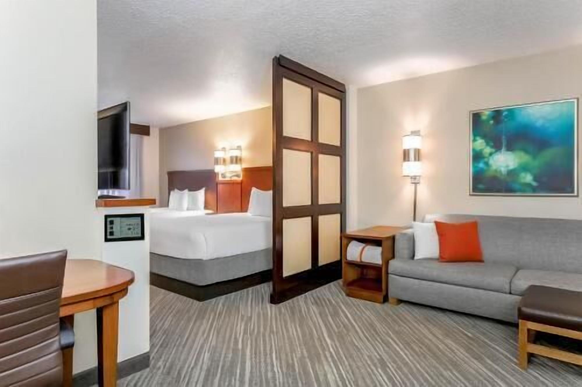 Ropa de cama de alta calidad y camas con pillow-top 