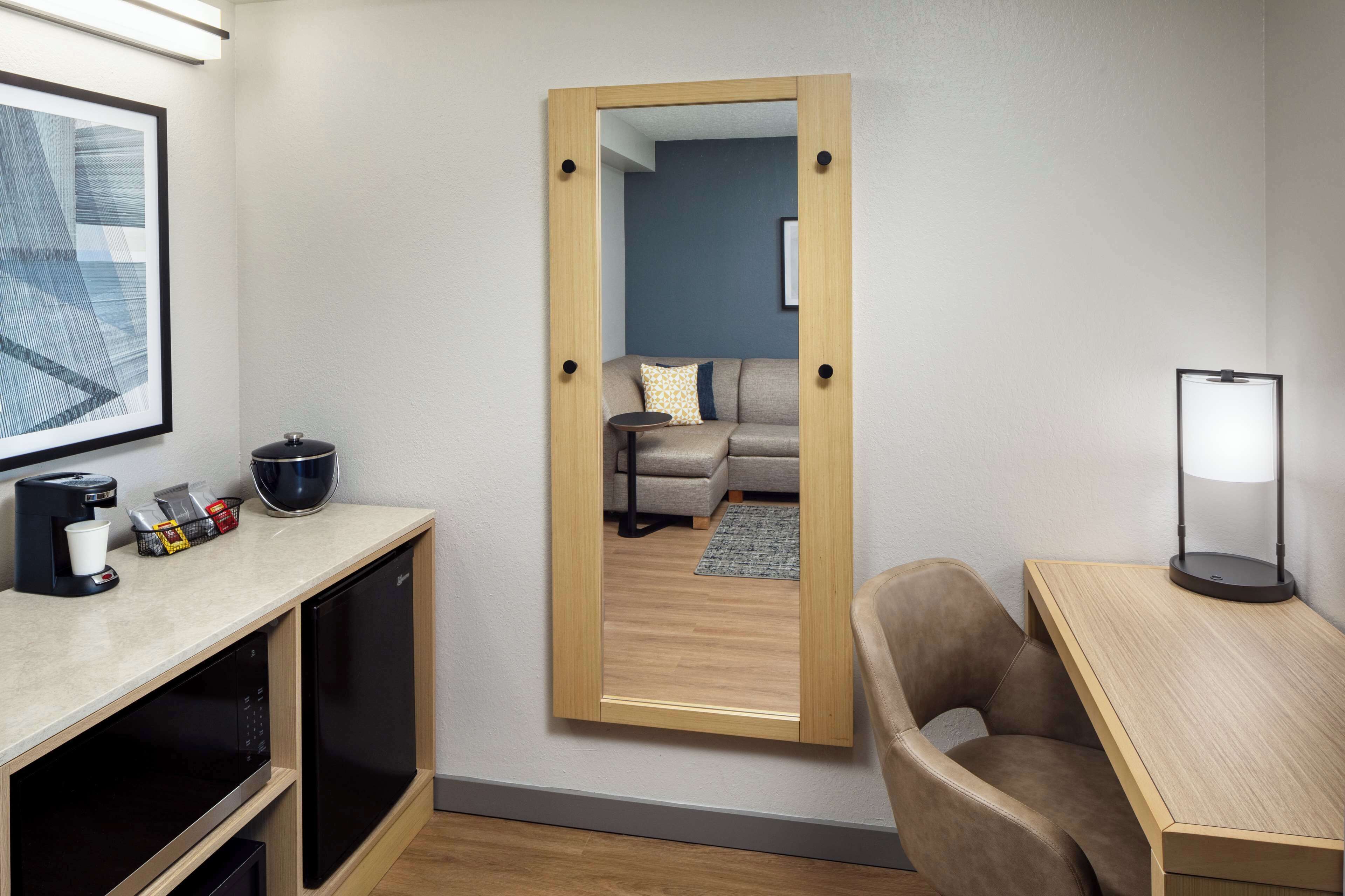 premium bedding, pillow-top beds, in-room safe, desk