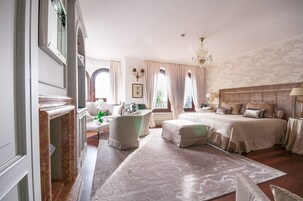 Minibar, individually decorated, individually furnished, free WiFi