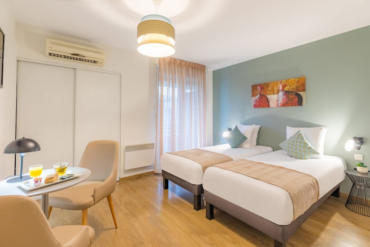 Twin Studio | In-room safe, desk, iron/ironing board, free WiFi