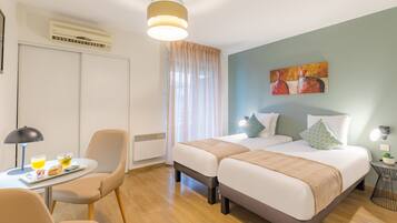 Twin Studio | In-room safe, desk, iron/ironing board, free WiFi