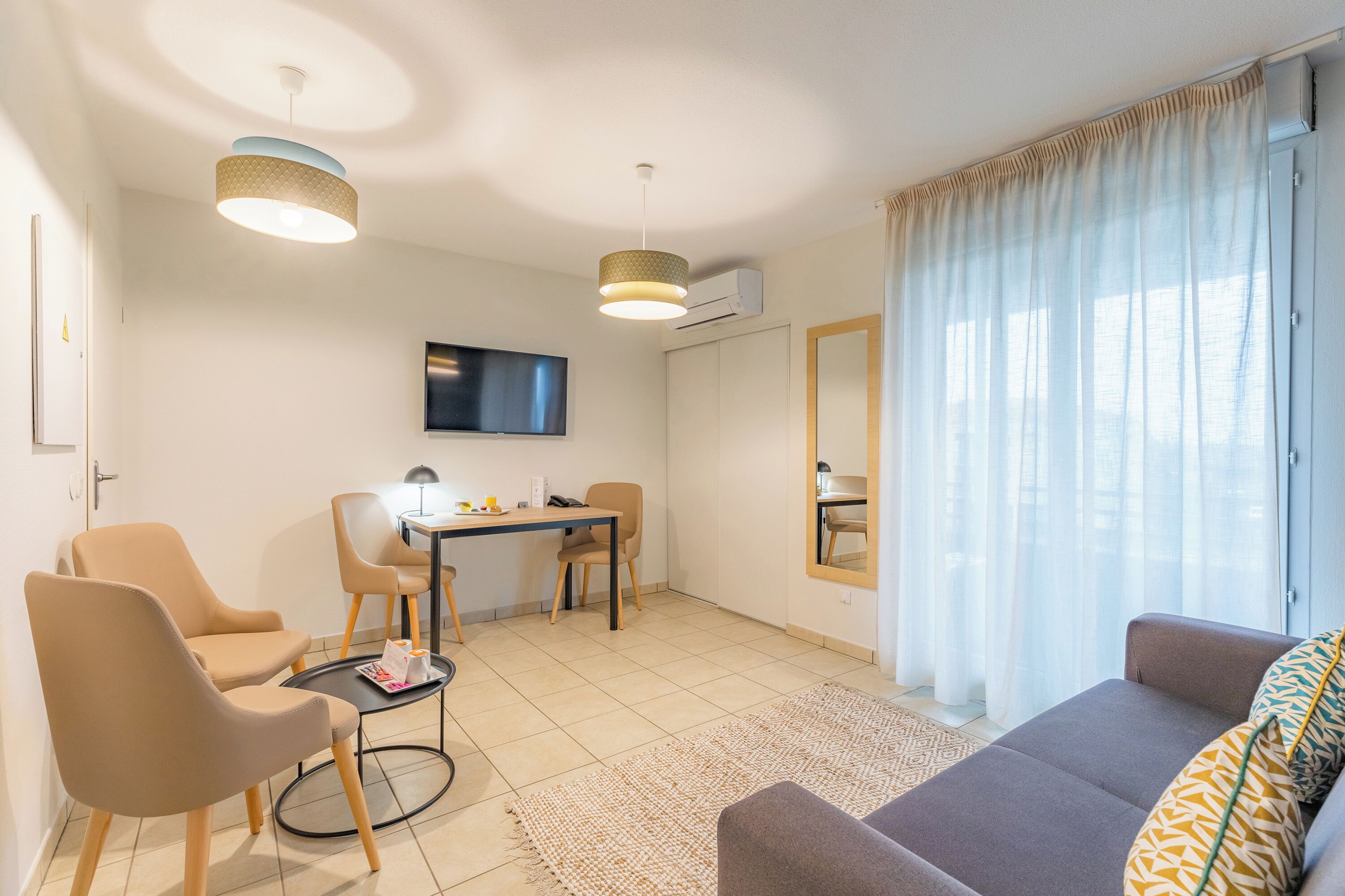 Apartamento, 1 habitación | Zona de estar | Una televisión LCD