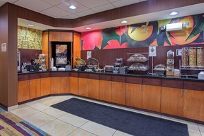 Free continental breakfast  - Fairfield Inn & Suites by Marriott Sevierville Kodak (Kodak)
