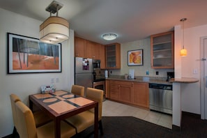 Desk, laptop workspace, blackout drapes, iron/ironing board - Residence Inn Bryan College Station (College Station)