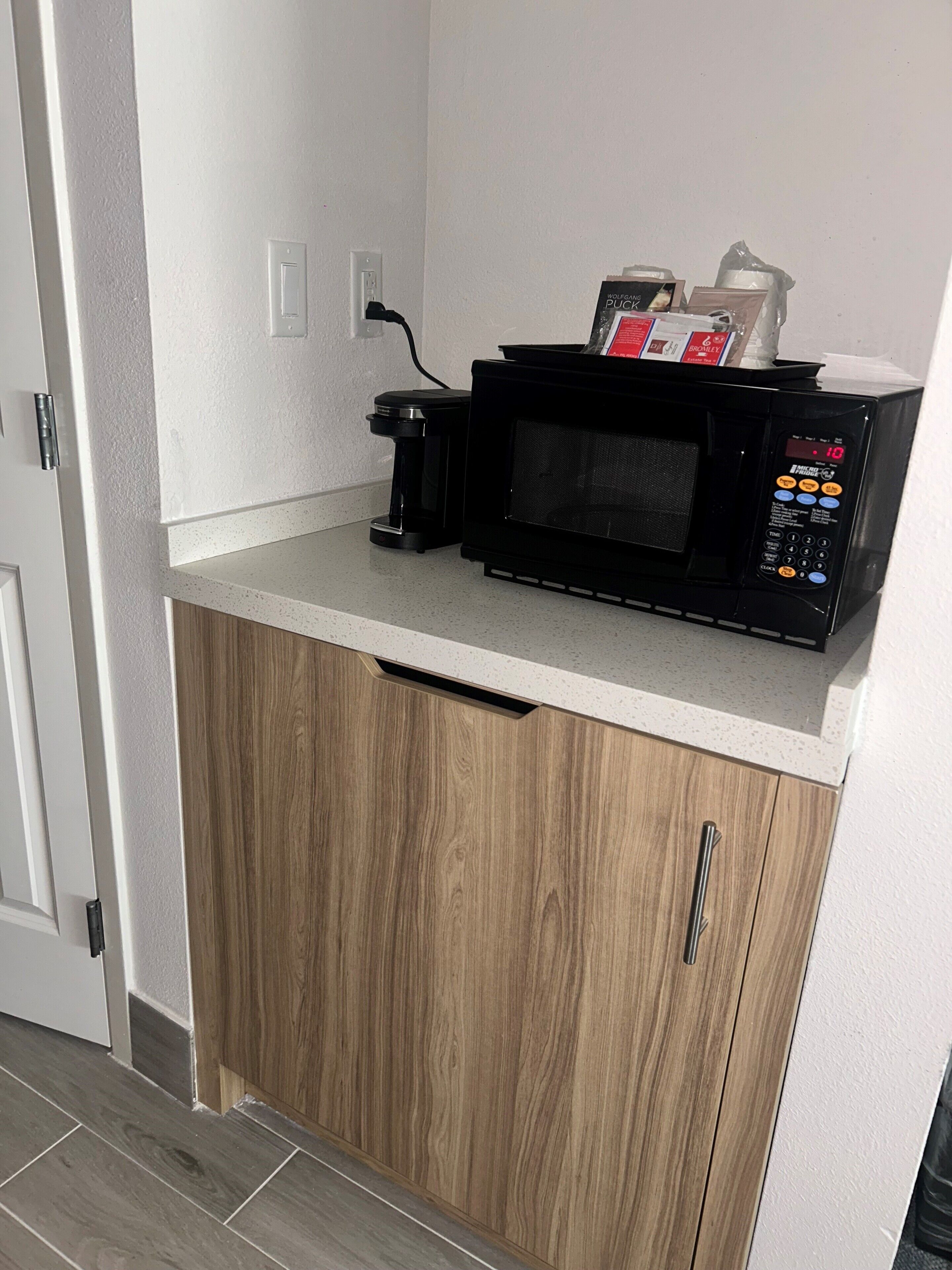 standard room, 2 queen beds, non smoking | pillow-top beds, in-room safe, desk, laptop workspace