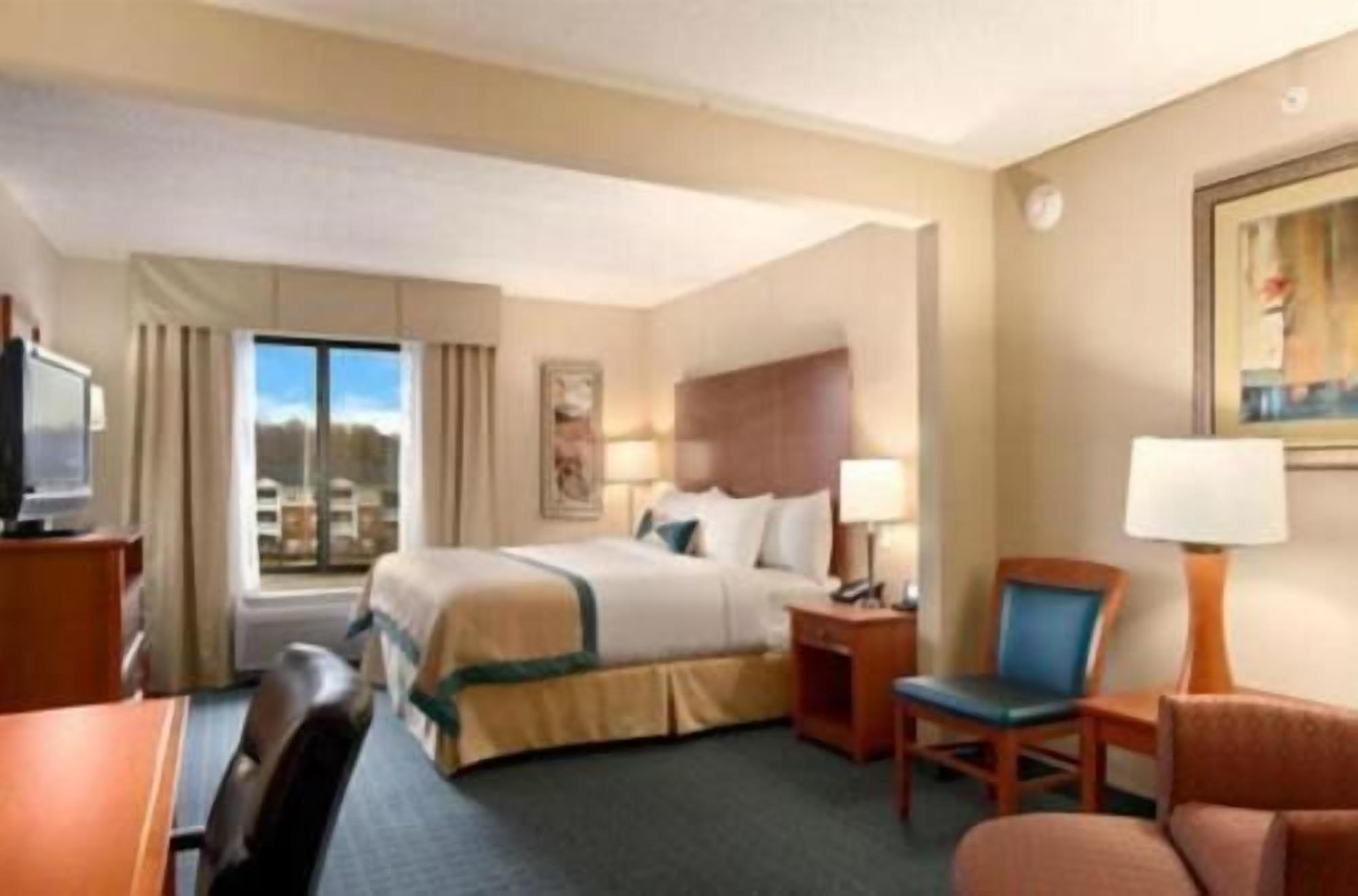 Camas con pillow-top, caja de seguridad en la habitación y escritorio 