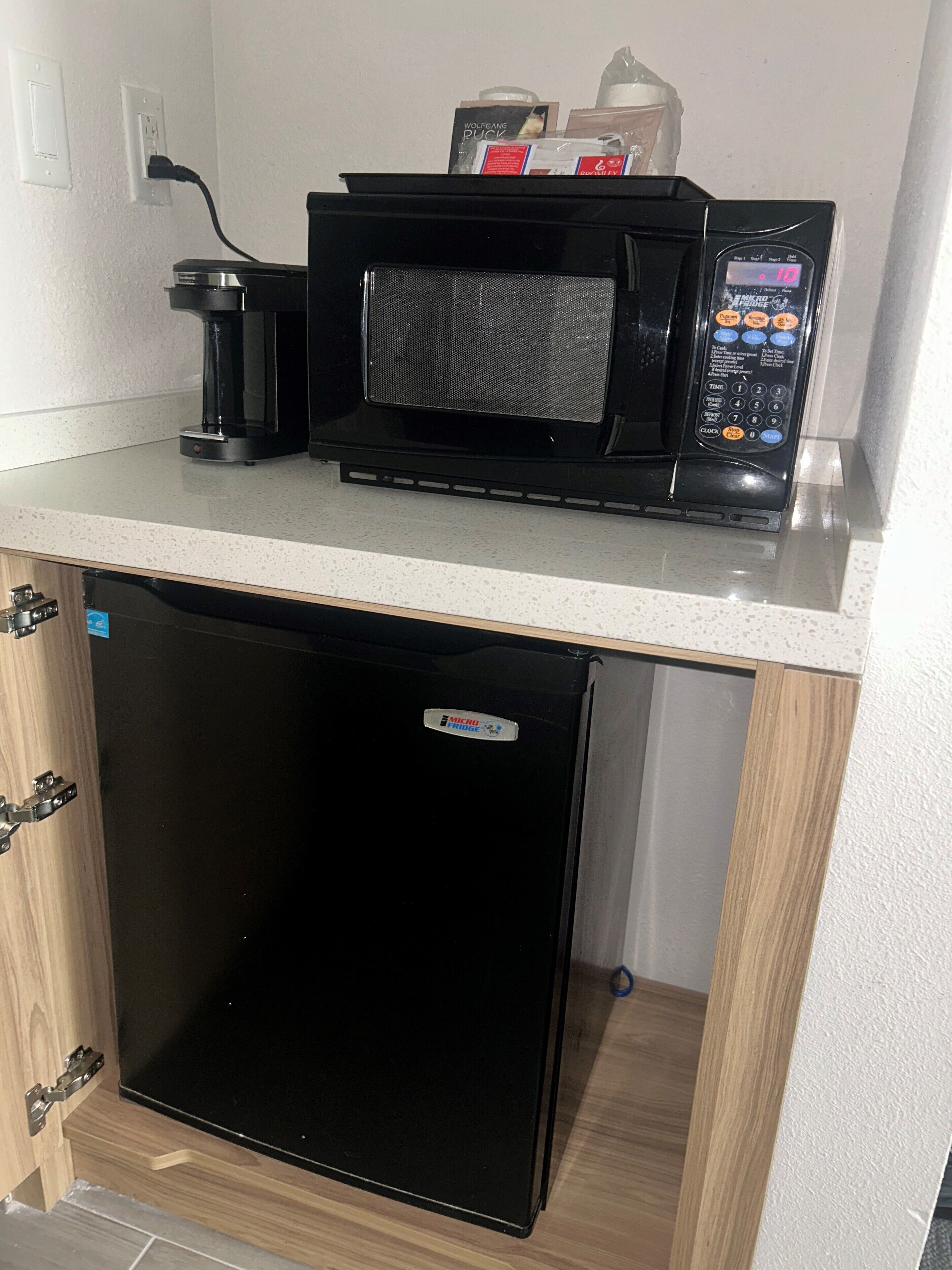 standard room, 2 queen beds, non smoking | pillow-top beds, in-room safe, desk, laptop workspace