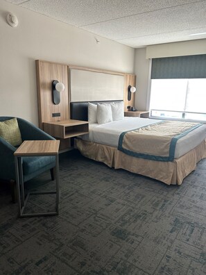 Standard Room, 1 King Bed, Accessible, Non Smoking (Roll-In Shower) | Pillowtop beds, in-room safe, desk, laptop workspace - Wingate by Wyndham Richmond Short Pump (Richmond)