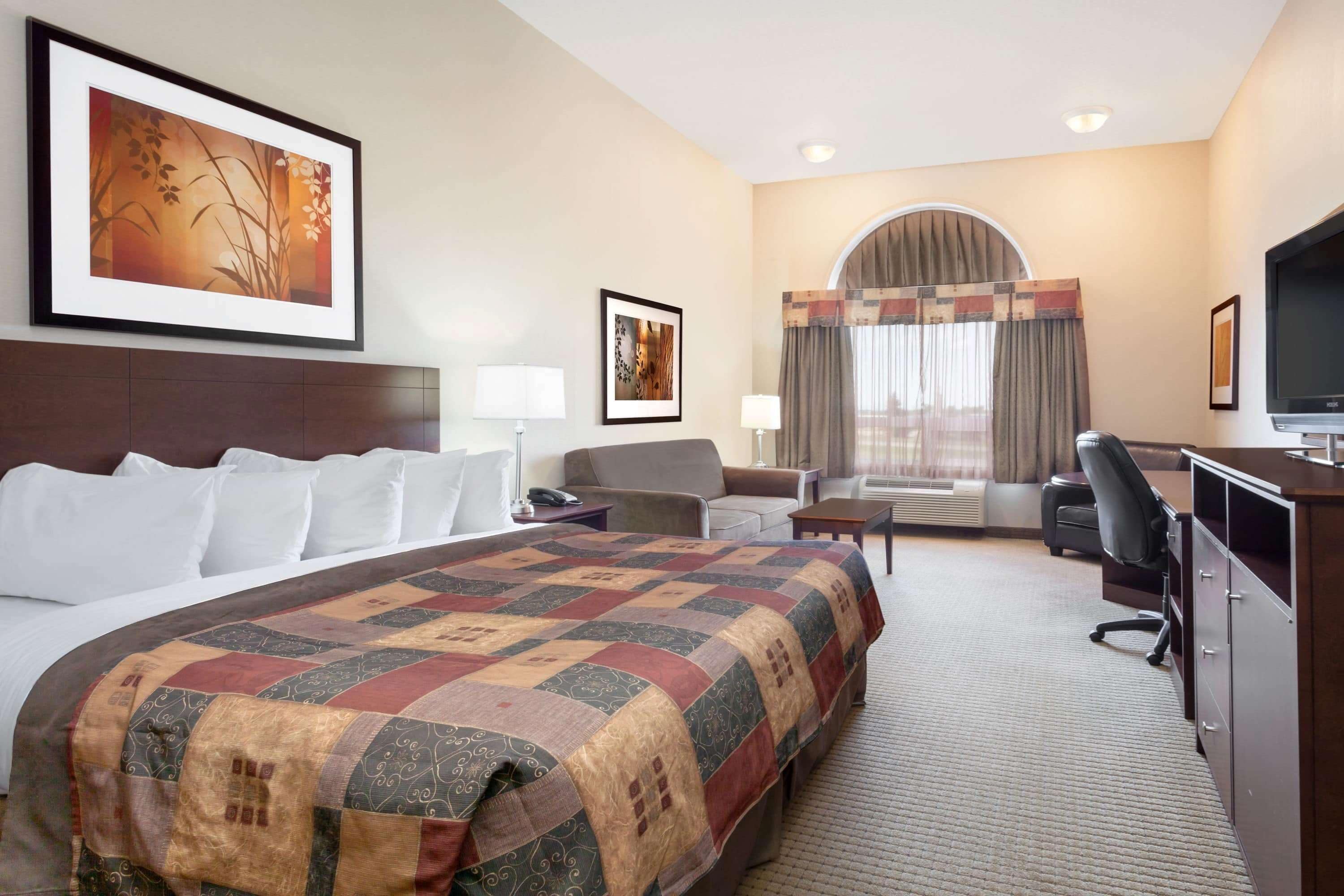 Escritorio y espacio para trabajar con laptop 