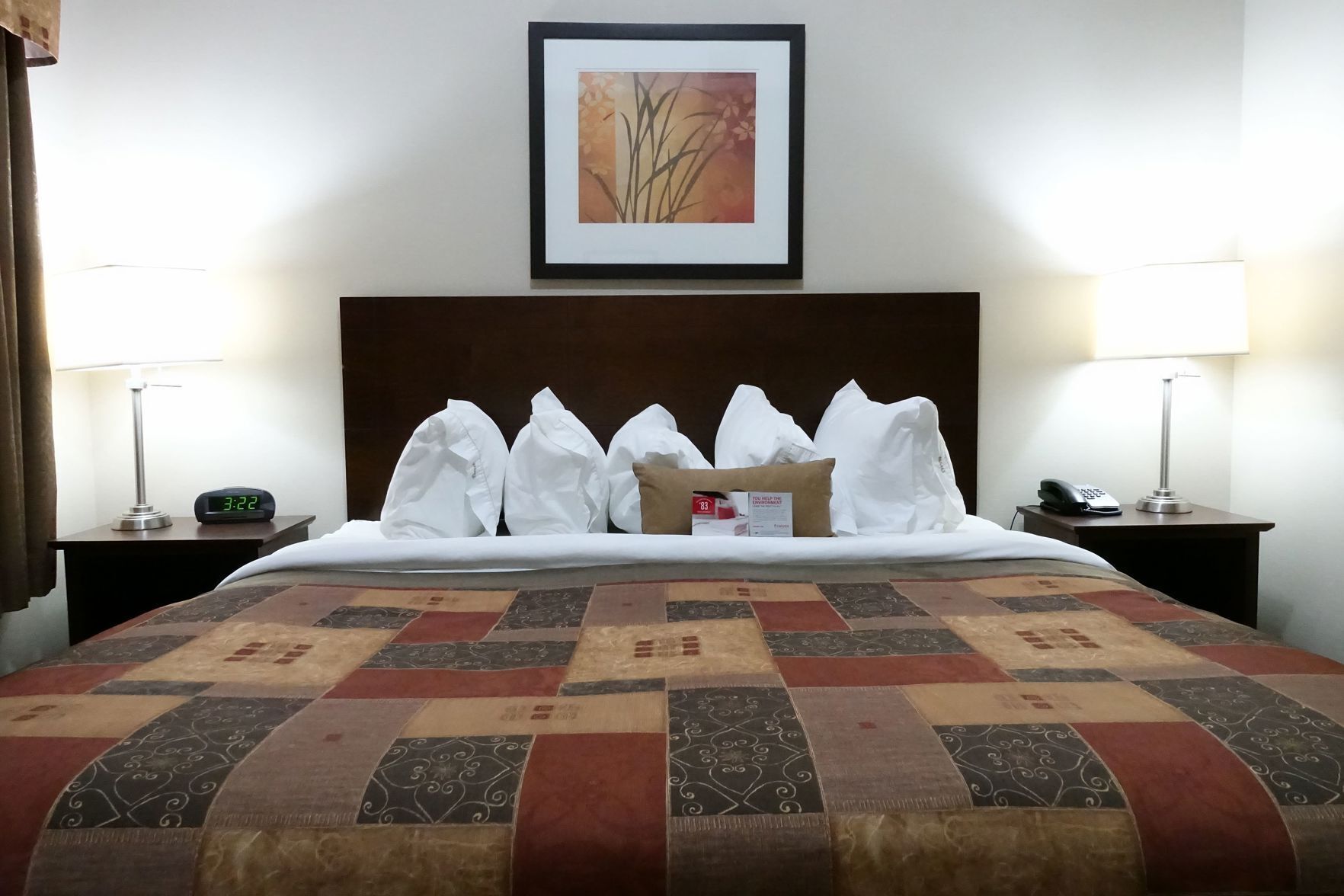 办公桌、笔记本电脑工作区、熨斗/熨衣板、婴儿床