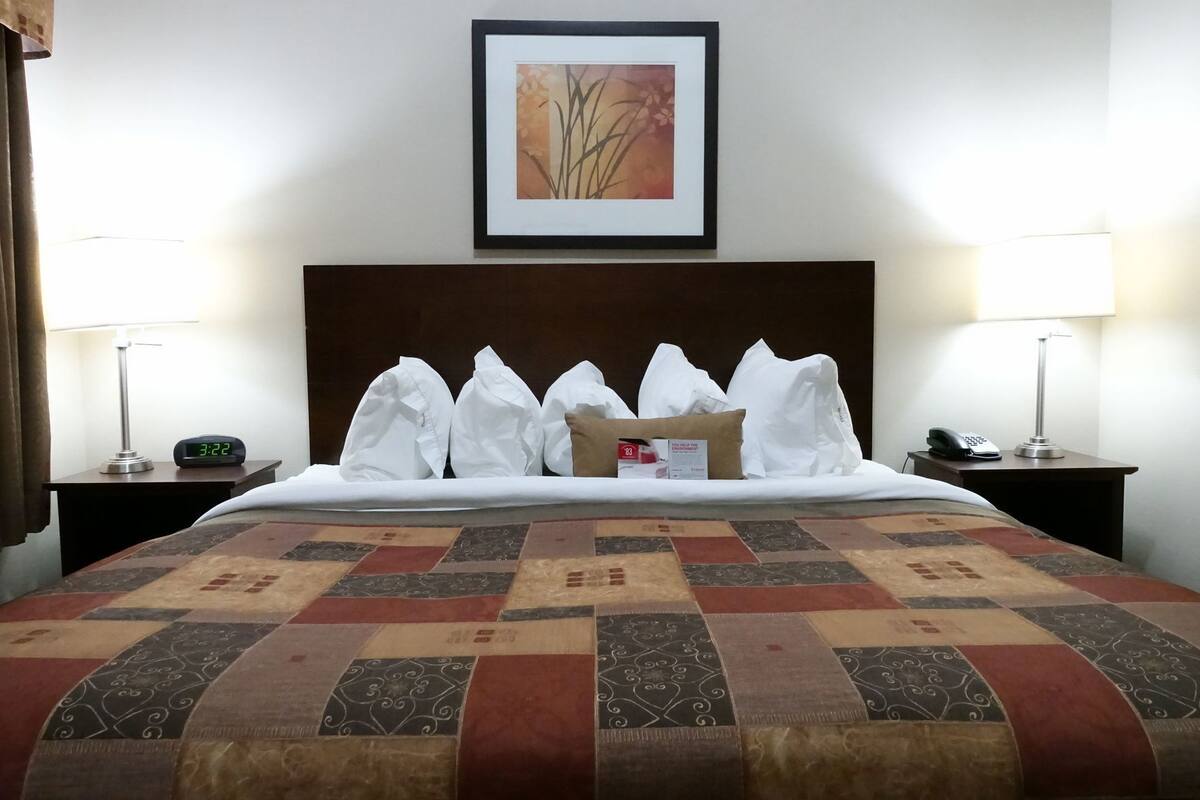 Desk, laptop workspace, iron/ironing board, cribs/infant beds