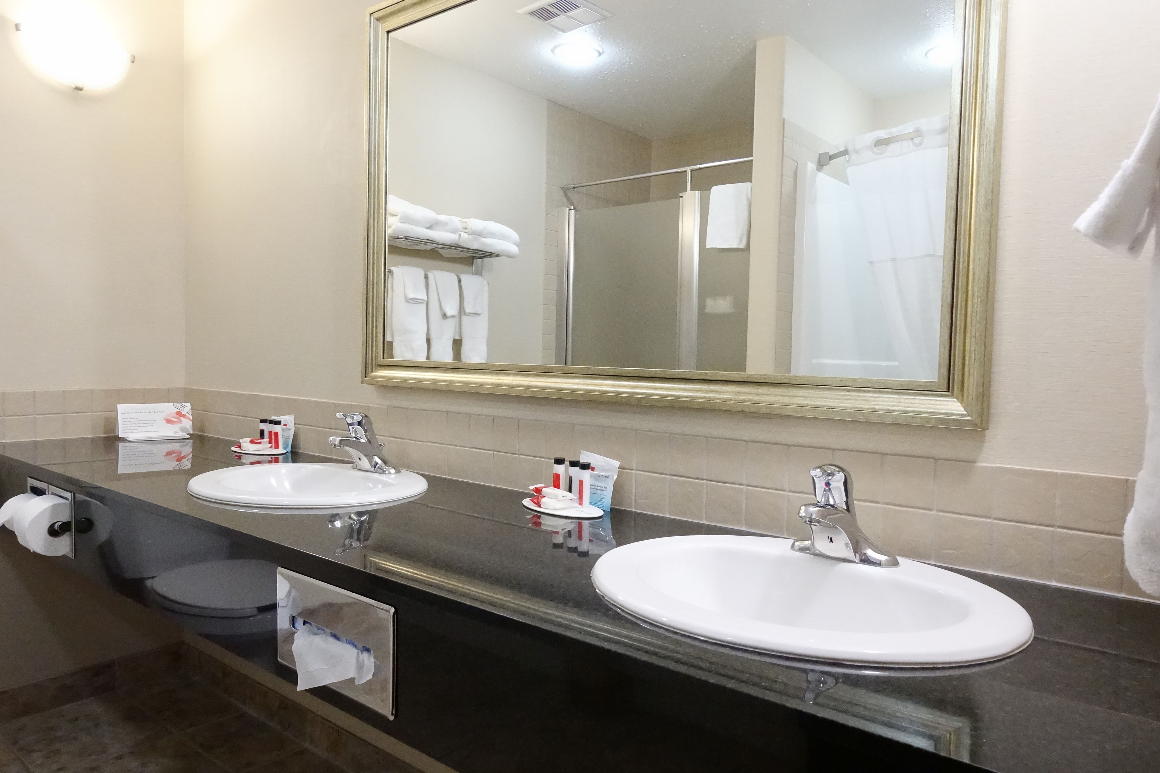 free toiletries, towels