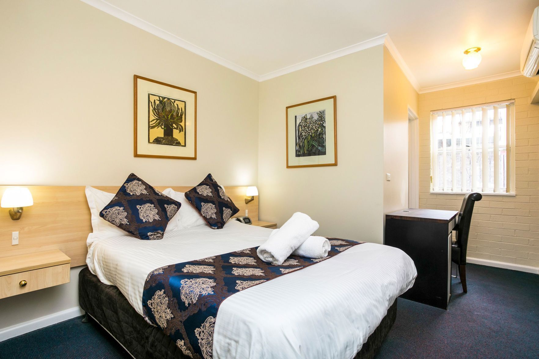 Desk, iron/ironing board, WiFi, bed sheets